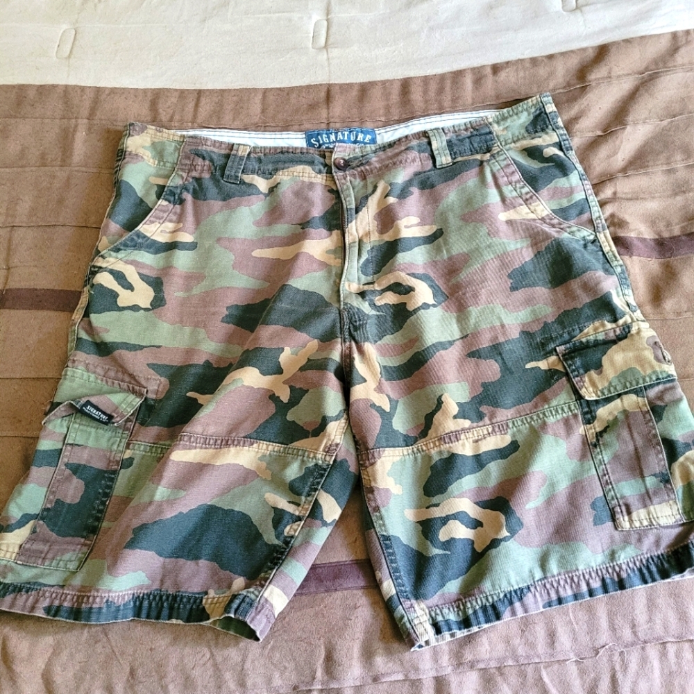 Levi camo cargo shorts